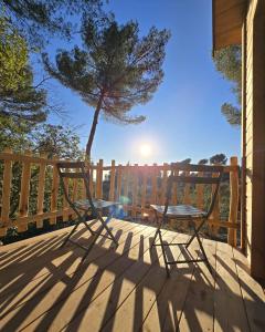 B&B / Chambres d'hotes La Cabane Aixoise Piscine & Jacuzzi : photos des chambres