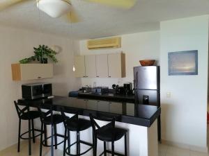 Beautiful condo a few steps to sea