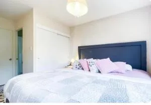 Lindo y Amplio - 洛斯安赫莱斯