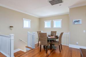 Buried Treasure - Great Marsh Views on Harbor!