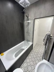 Cosy 2-bed flat, great location