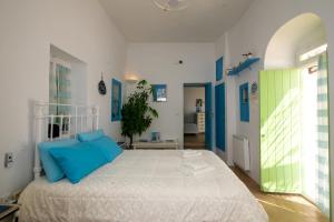 Casa Annaise Mykonos - Cycladic Gem with Heated Pool & Jacuzzi