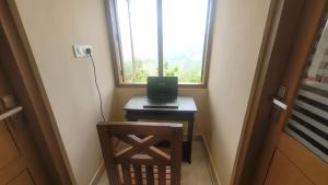 NewCastle Holidays Entire Ground Floor 3 Bedrooms Kitchen Dining Living 8 Guests