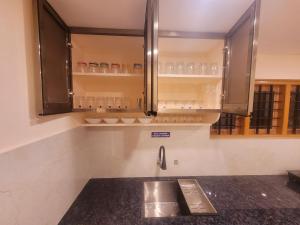 NewCastle Holidays Entire Ground Floor 3 Bedrooms Kitchen Dining Living 8 Guests