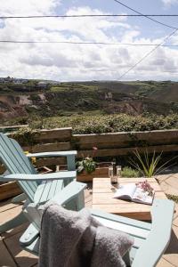 One bed spectacular ocean views, walk to the beach