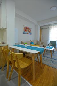 Riverside Charm Apartment