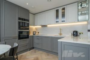 London Tower Retreat - Modern 2 Bedroom Apartment