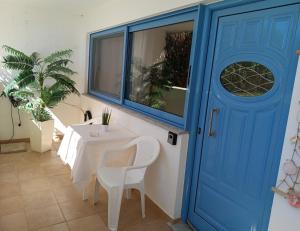 SteliosDimitra Seafront Guest House in Kantia