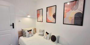 Between the Castle and the Town Hall