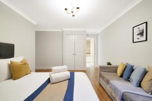 Luxury 3-Bed Apartment with Private Garden En-Suites & Underground Parking Prime NW6 London Location