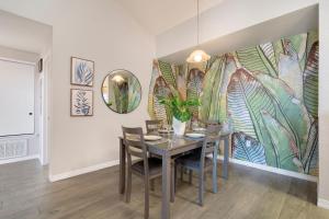 Timberline Retreat - King Bed, Fireplace & Pool!