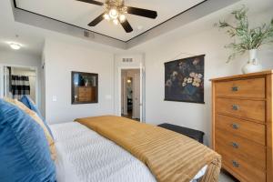Timberline Retreat - King Bed, Fireplace & Pool!