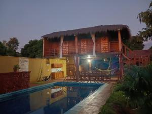 2 Cabañas Para Parejas Con Baño Privado y 3 Cabañas en Bungalow Para 4 Personas Cada Una Con Baño Compartido