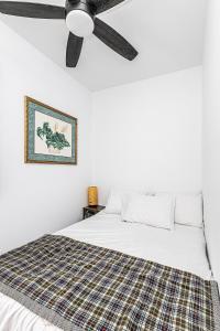 Cozy Lakeside Cottage