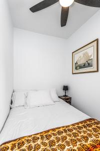 Cozy Lakeside Cottage