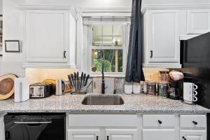 Main Line Manor 3BR with King Beds & Patio & Backyard