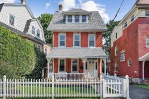 Main Line Manor 3BR with King Beds & Patio & Backyard