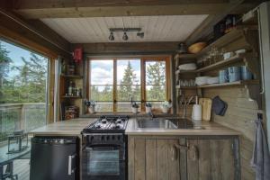 Faråsen Luxury Treetop Cabin - Sleep Among the Trees