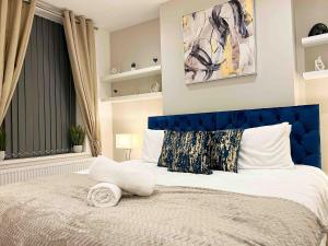 Modern 3 Bed Flat - City Centre - Free Parking