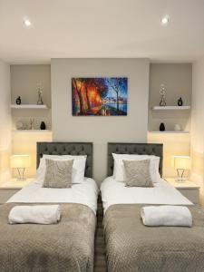 Modern 3 Bed Flat - City Centre - Free Parking