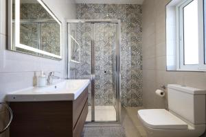 Cosy 1 BD Penthouse in Bugibba - Corner Terrace with Sea Views