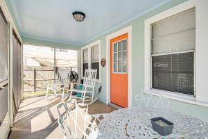 1 Mi to Gulf Coast! Couples Retreat in Long Beach