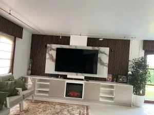 Villa op de hoek - Lede