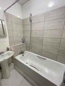 2 bedroom flat ground floor