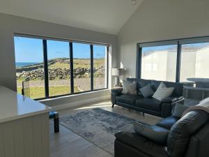 Spectacular ocean views & minutes to Cliffs- Clahane Shore Lodge