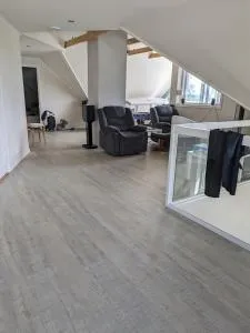 Large house 5 bedr 2 full baths Near trainst - Rotnes