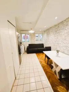 Mini-studio avec kitchenette OU chambre confort avec frigo et TV - Parking en option sur résa ! - 沙维勒