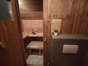 Ferienhaus Waldwärme mit Kamin & Sauna
