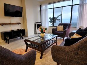 Complete, Centrally-located apartment with panoramic view