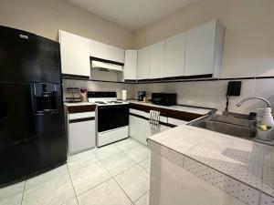 Complete, Centrally-located apartment with panoramic view