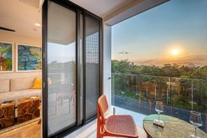 Torres del Mar oceanview 6th floor 2-bedroom condo