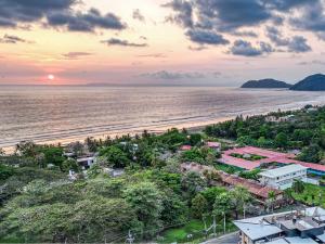 Torres del Mar oceanview 6th-floor two-bedroom condo