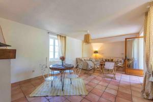 Villas Villa spacieuse a Ponteves avec piscine privee. : photos des chambres