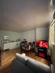 Minidepartamento de 3 pisos, completo y comodo