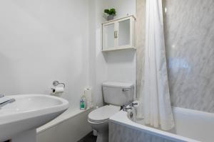 Charming Historic Stay - Cosy Flat with parking