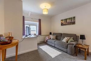 Charming Historic Stay - Cosy Flat with parking