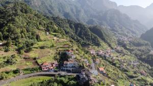 Domingos House - Valley View