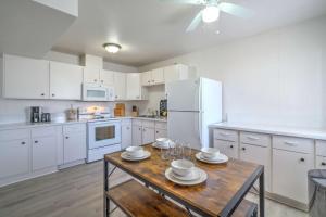 Vegas Getaway Near Strip! Sleeps 6!