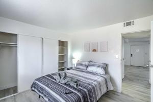 Vegas Getaway Near Strip! Sleeps 6!