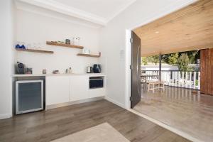 Myrtle Tree Lodge - Leaves