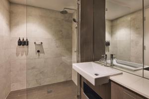 Deluxe King Room room in Rydges Sydney Airport Hotel