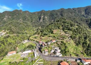 Domingos House - Valley View