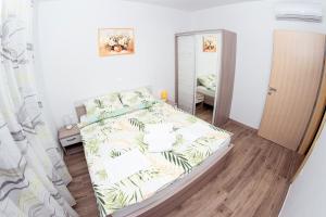 Family-friendly apartments with swimming pool Biograd na Moru, Biograd - 23912