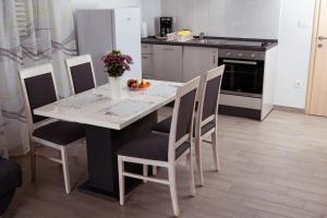 Family-friendly apartments with swimming pool Biograd na Moru, Biograd - 23912