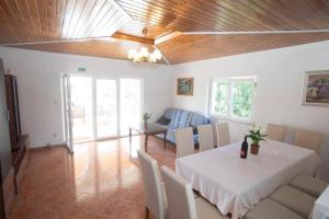 Family friendly house with a swimming pool Selca, Brac - 23995