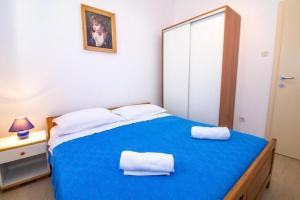 Apartments with parking space Baska, Krk - 23999